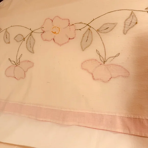 Vintage twin/full coverlet with sham.Hand embroidered. Bedding